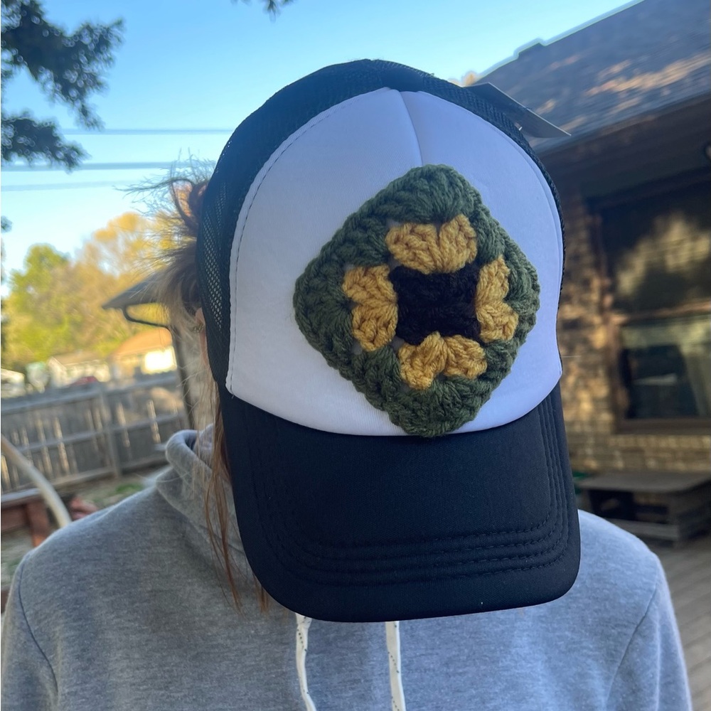 GRANNY CROCHET TRUCKER
